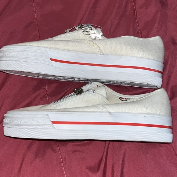 Dr. Seuss Canvas Sport Shoes Rare NEVER WORN SZ 8.5 - Picture 5 of 9
